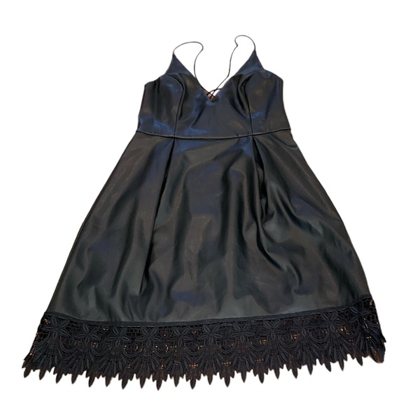 NWT- Topshop Leatherette Crochet Midi Dress. Size 4 - Picture 2 of 5